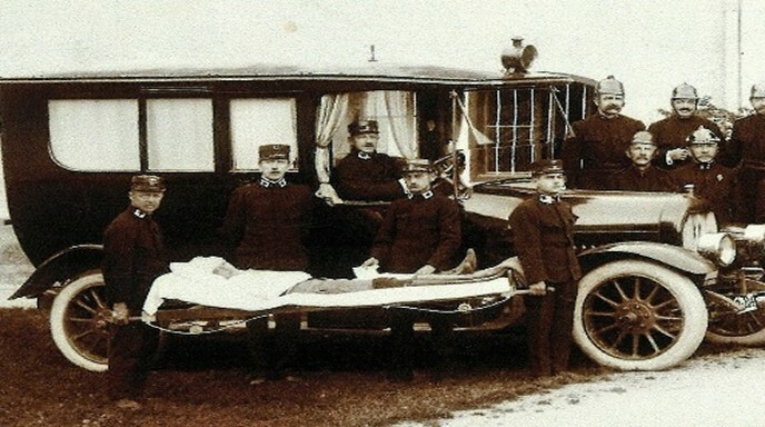 04_1. Sanitaetsauto der FF Hallein 1920